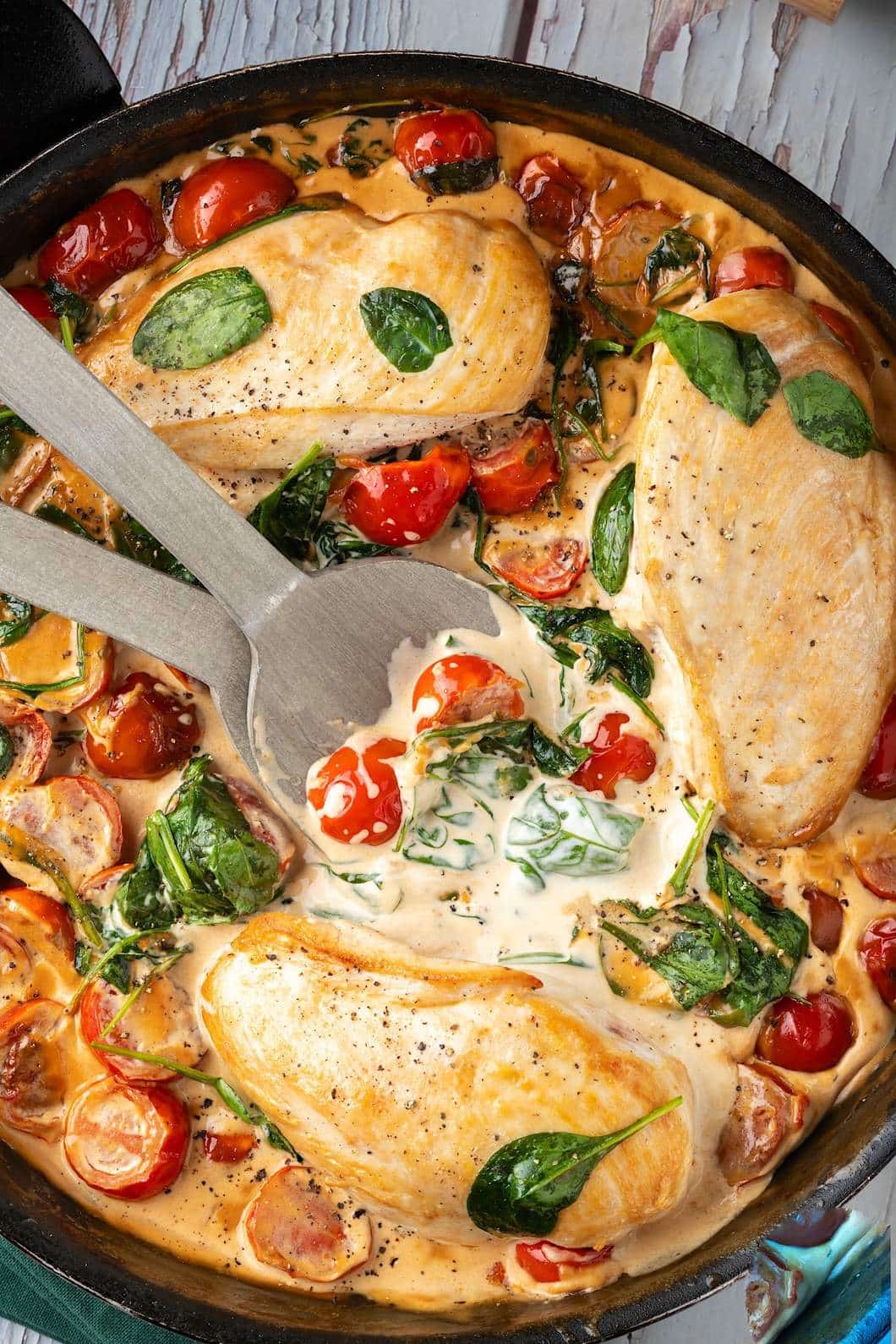 Creamy Garlic Chicken with Spinach and Cherry Tomatoes (One-Pan Recipe)