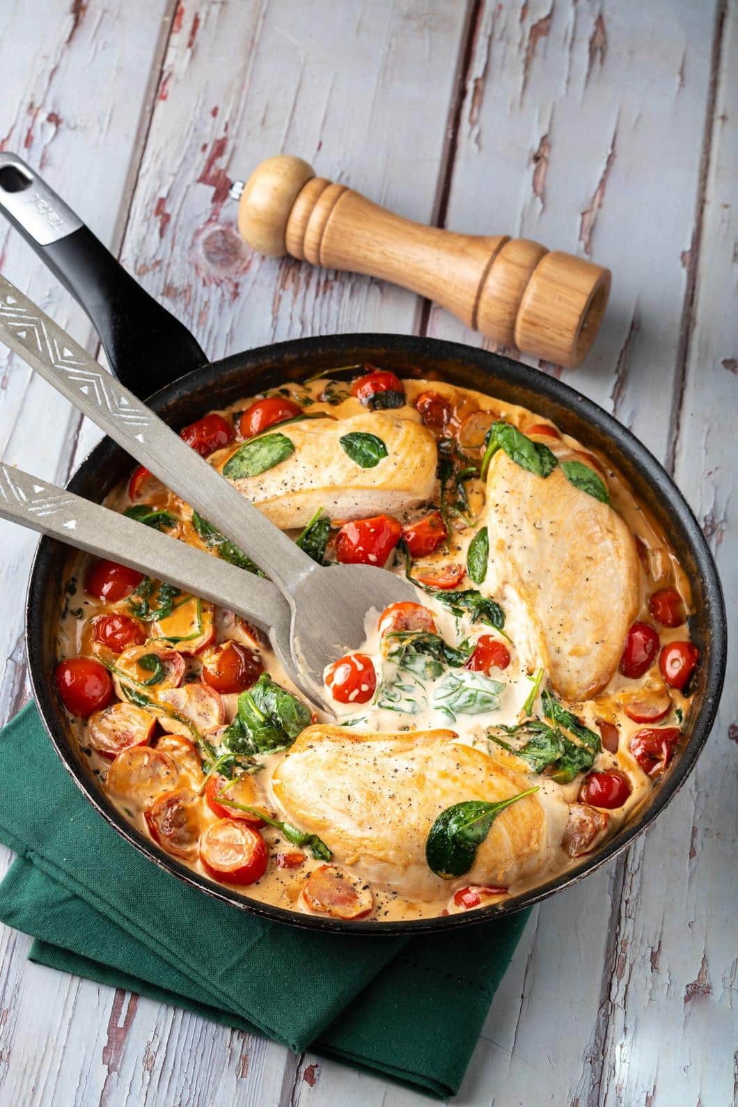 Creamy Garlic Chicken with Spinach and Cherry Tomatoes (One-Pan Recipe)