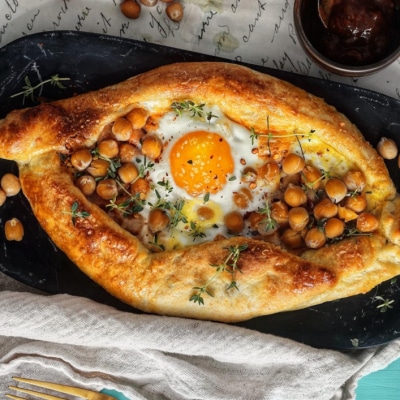 Khachapuri - Pies w Eggs Cheese & Chickpeas